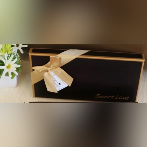 Luxurious Rose Soap Flower Gift Box w/Ferrero rocher choc, Diamond pins. - Picture 4 of 4